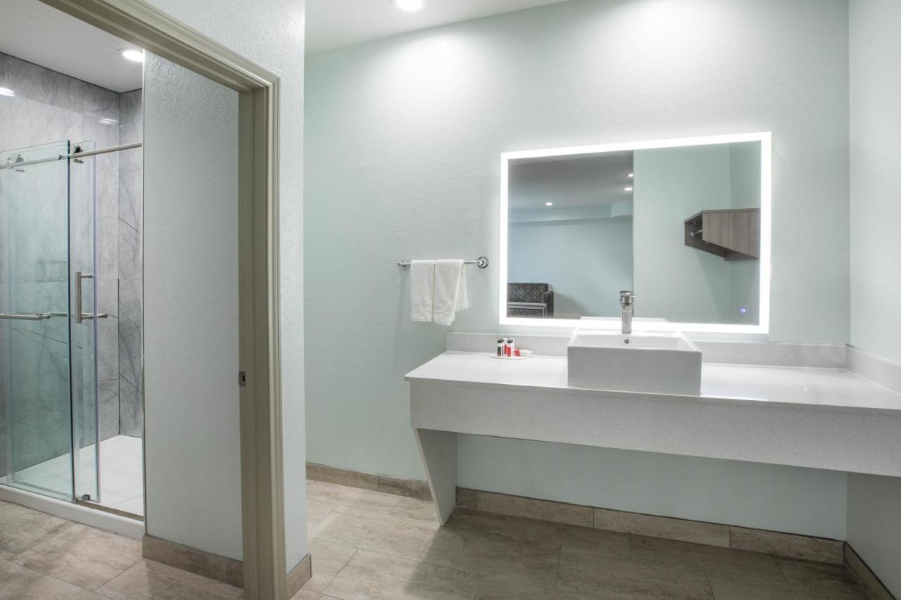 Super 8 By Wyndham Humble Houston Fallcreek Esterno foto